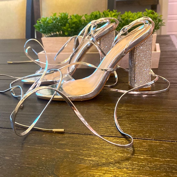 Brand new heels never worn - Picture 1 of 6